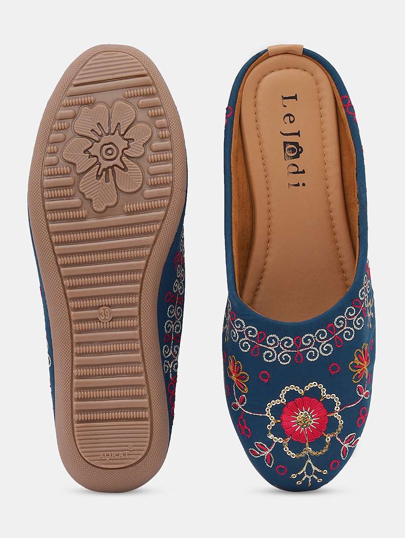 women embroidered slip on mojari - 22030804 -  Standard Image - 4