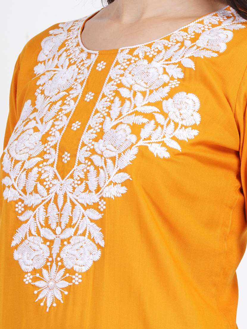 women chikankari three quarter sleeve straight kurti - 22030973 -  Standard Image - 4