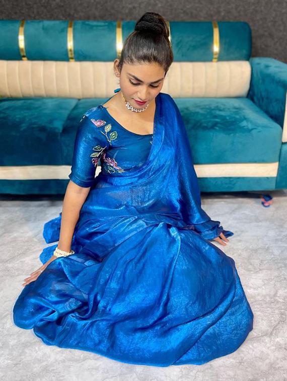 women solid plain saree with blouse - 22031050 -  Standard Image - 1