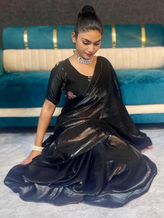 women solid plain saree with blouse - 22031051 -  Standard Image - 1