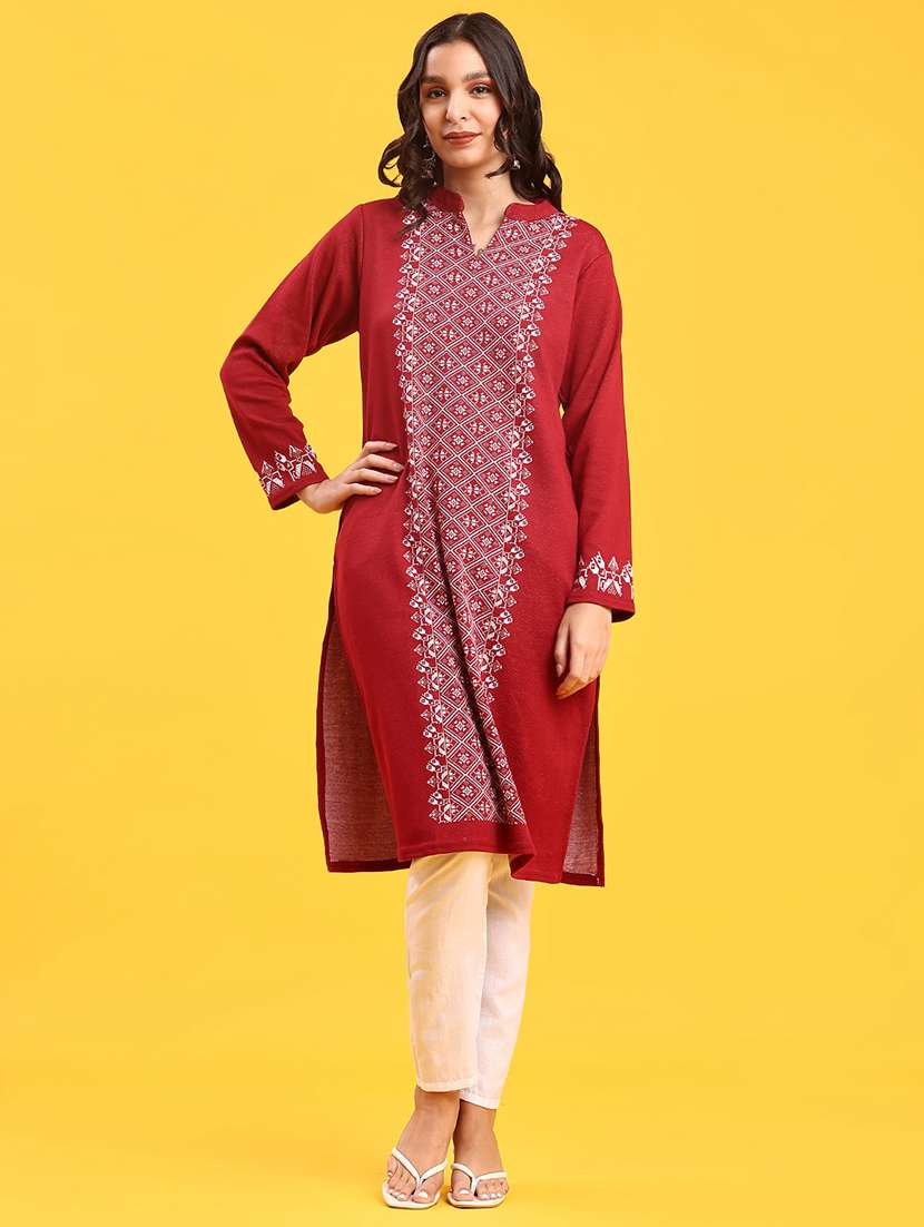 women self design long sleeve straight woolen kurta