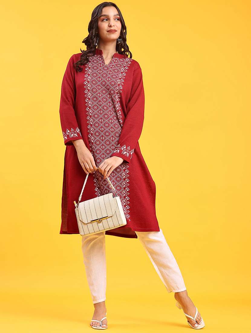 women self design long sleeve straight woolen kurta - 22031885 -  Standard Image - 1