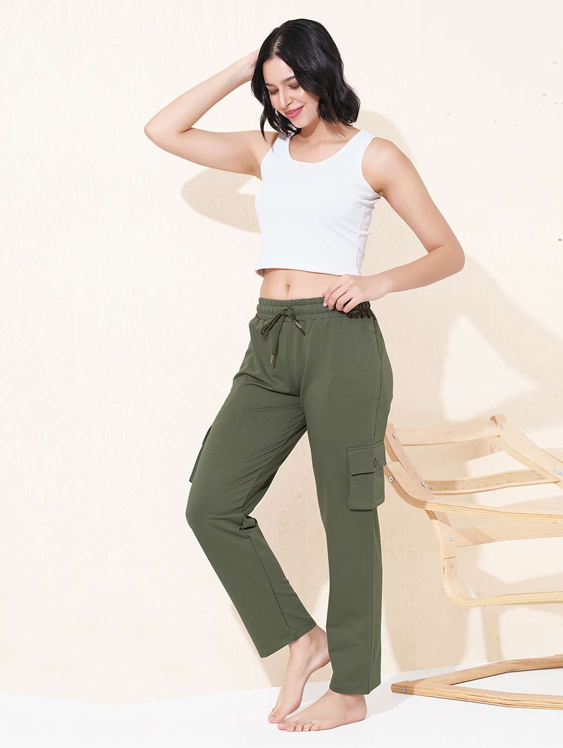 women solid mid rise regular fit cargo
