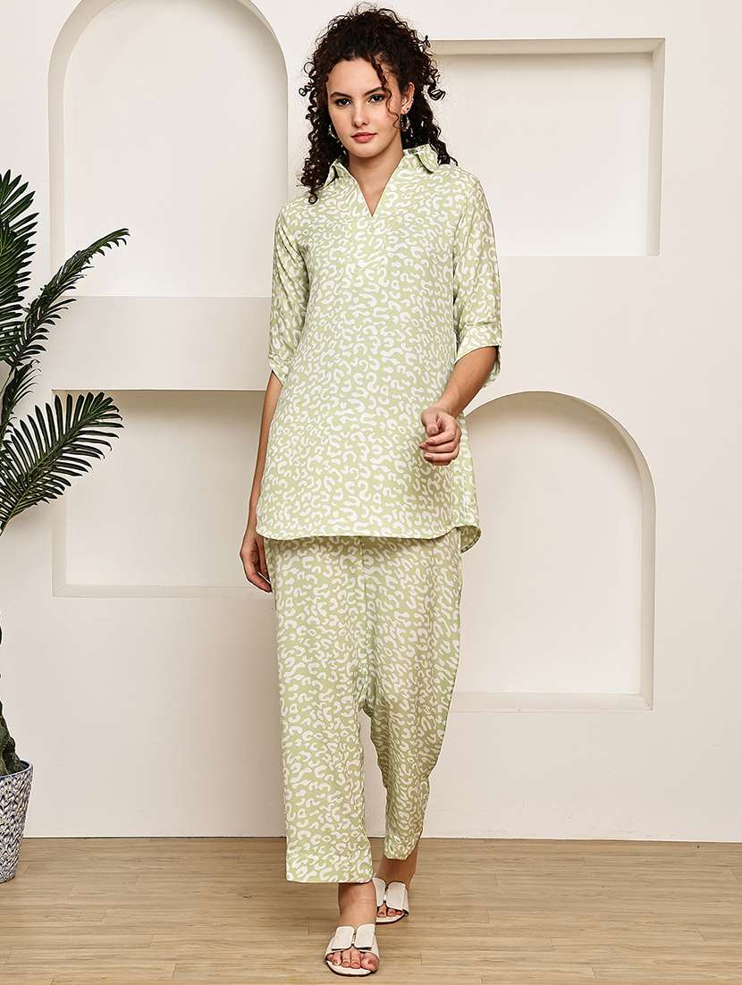 women printed shirt and trouser co-ord set - 22033430 -  Standard Image - 1