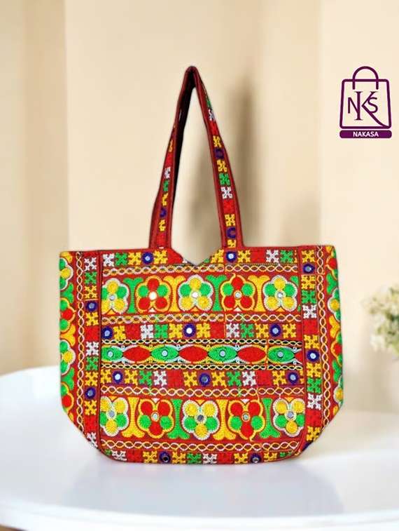 women floral embroidered tote bag - 22033622 -  Zoom Image - 0