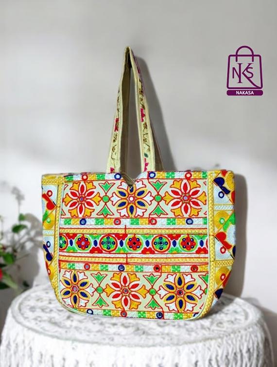 women floral embroidered tote bag - 22033626 -  Standard Image - 1