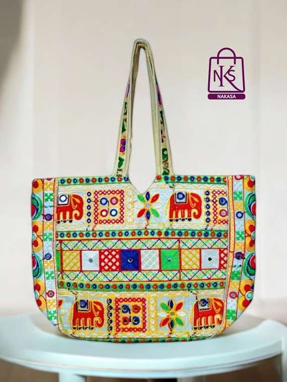 women floral embroidered tote bag - 22033627 -  Zoom Image - 0
