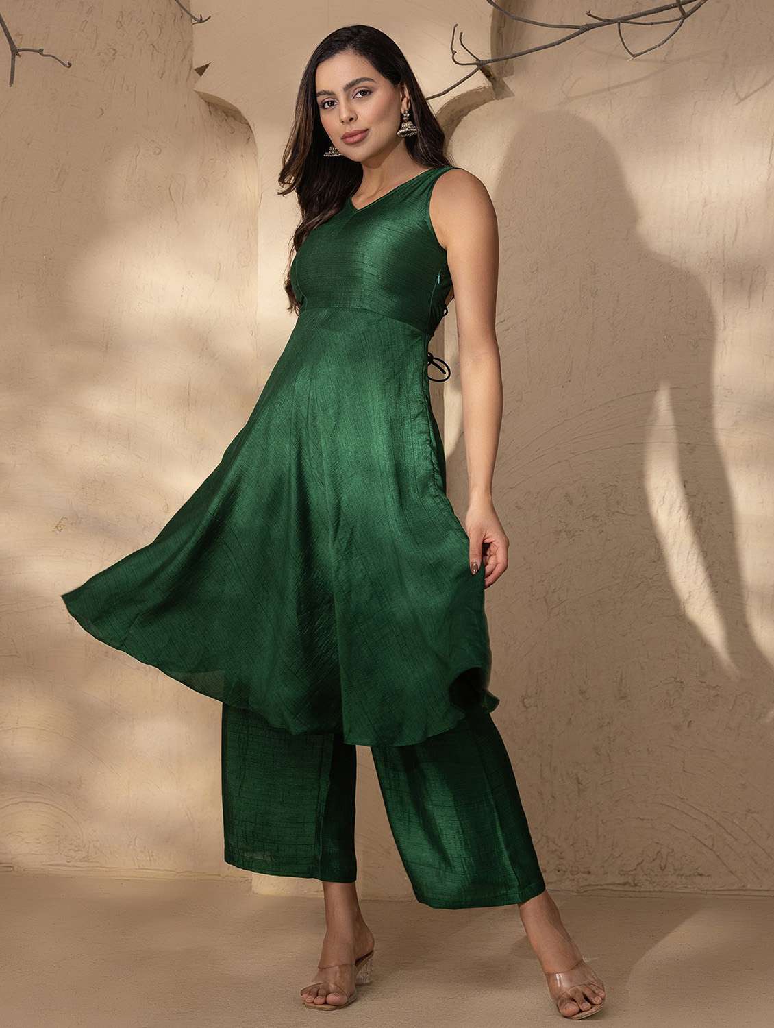 women solid backless kurta and palazzo set - 22035107 -  Standard Image - 1