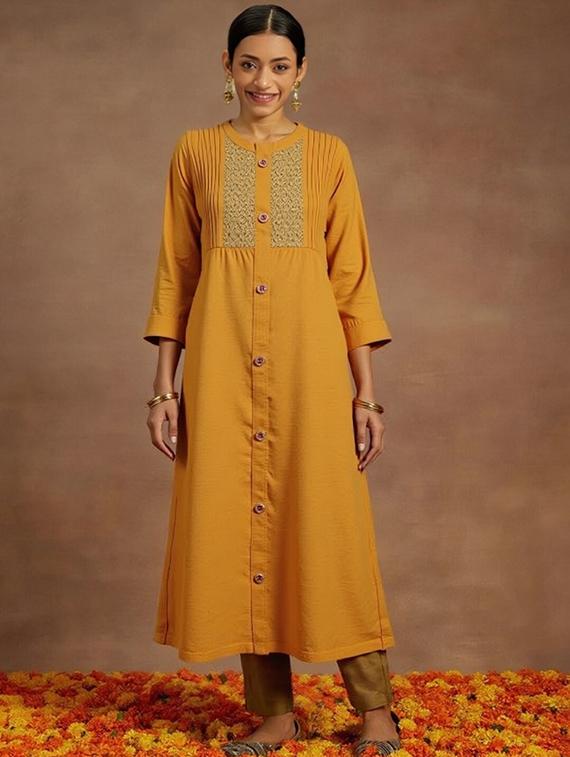 women solid three quarter sleeve straight kurta - 22035284 -  Standard Image - 1