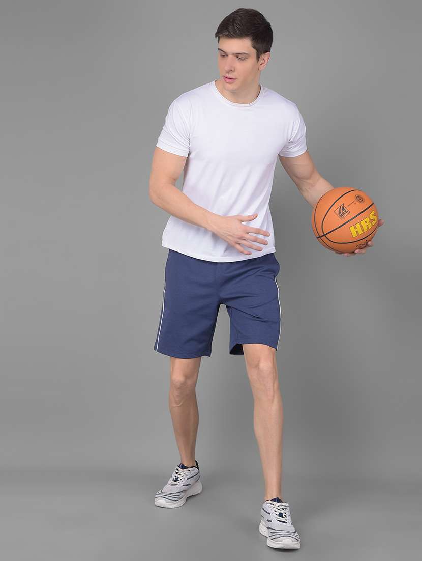 men solid mid rise regular fit shorts - 22035413 - Standard Image - 4
