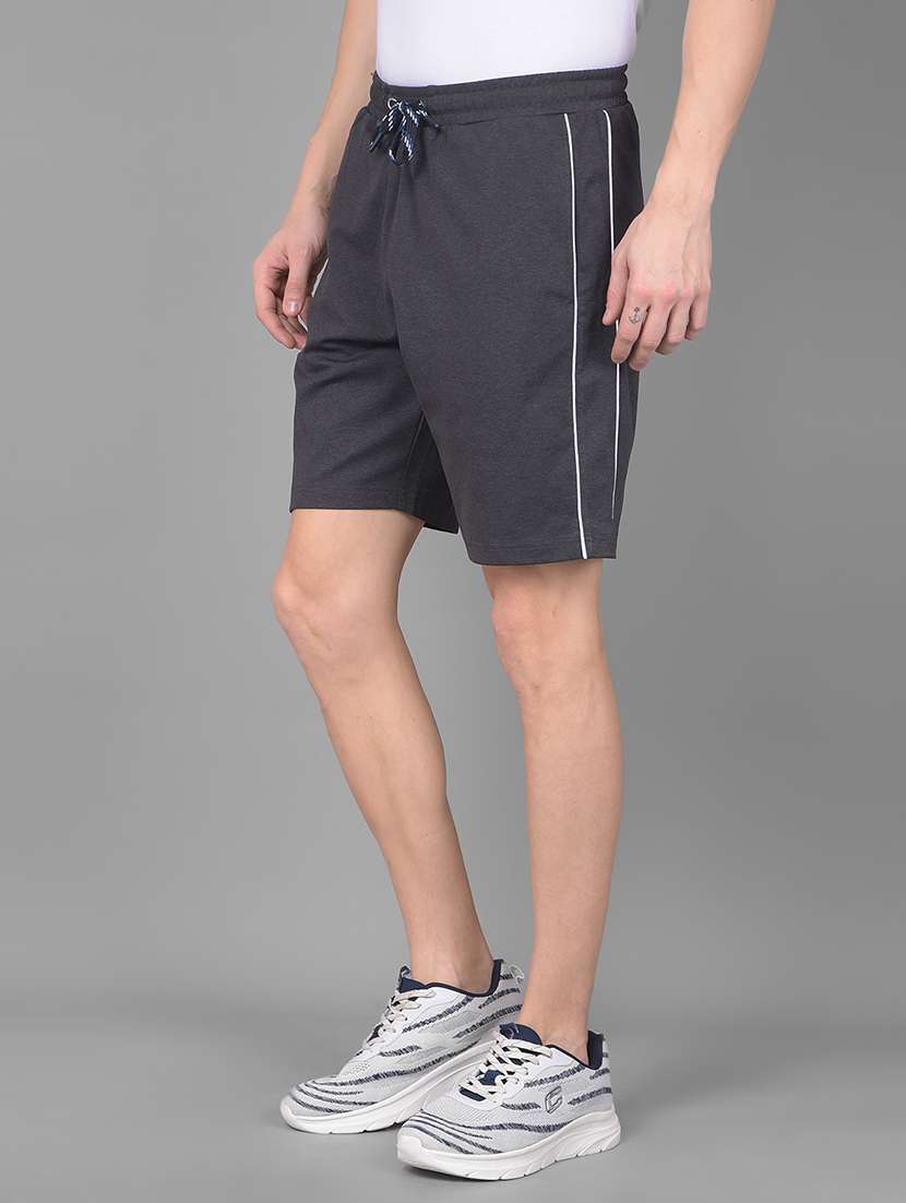 men solid mid rise regular fit shorts - 22035415 - Standard Image - 1