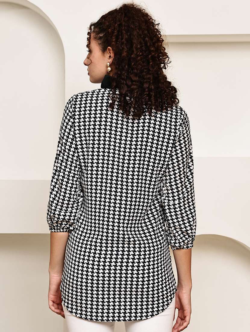 women houndstooth print v-neck regular top - 22035594 -  Standard Image - 4