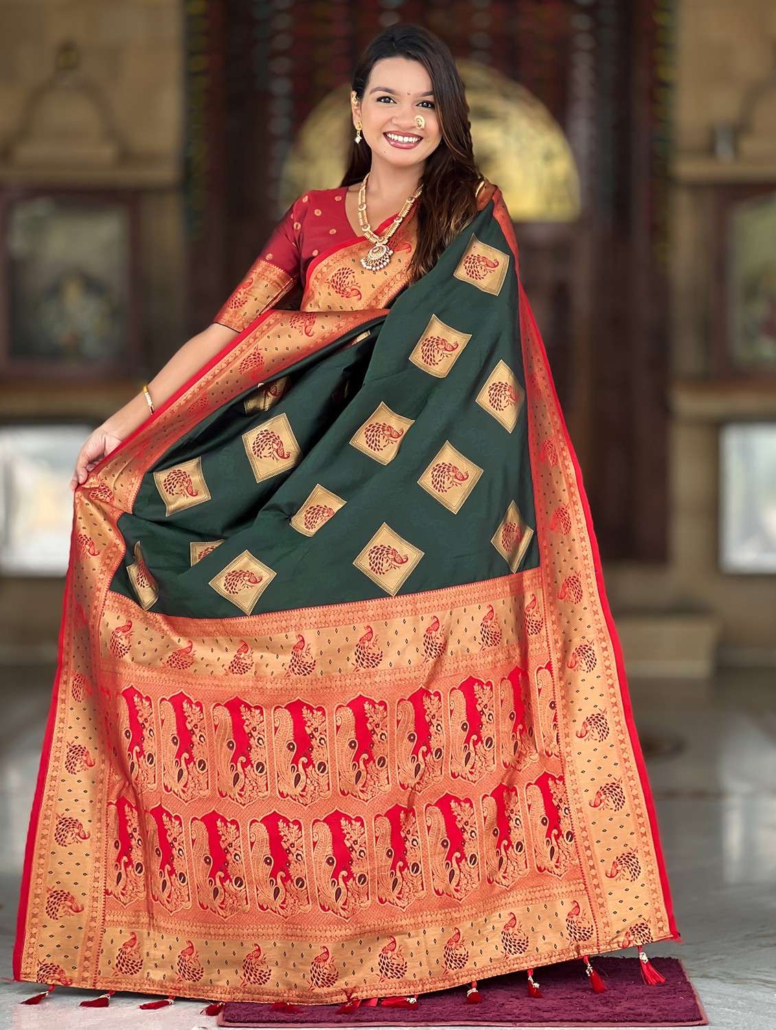 women self design banarasi saree with blouse - 22036574 -  Standard Image - 1