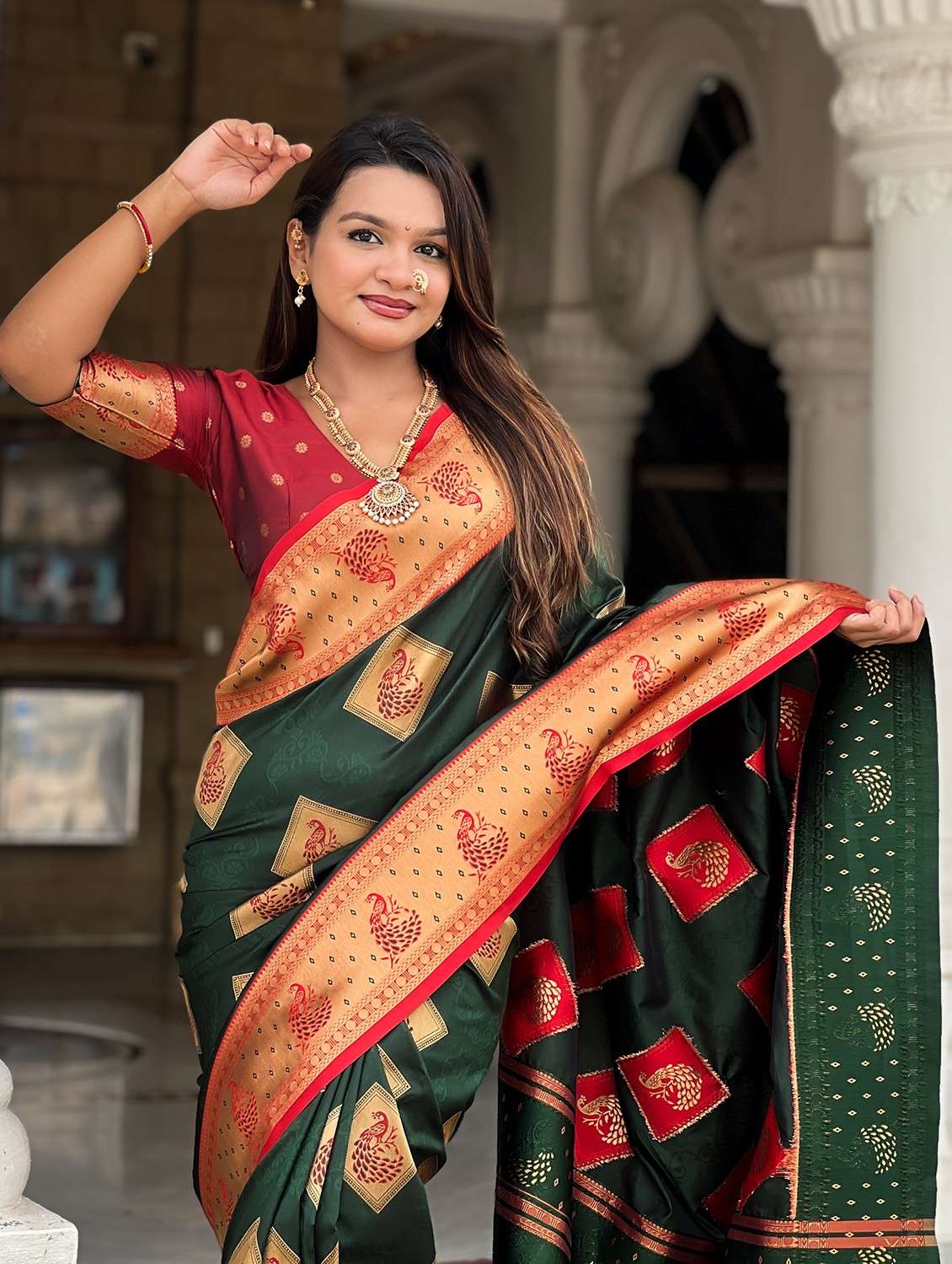 women self design banarasi saree with blouse - 22036574 - Standard Image - 4