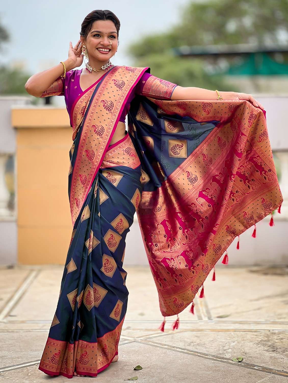women self design banarasi saree with blouse - 22036577 -  Standard Image - 1