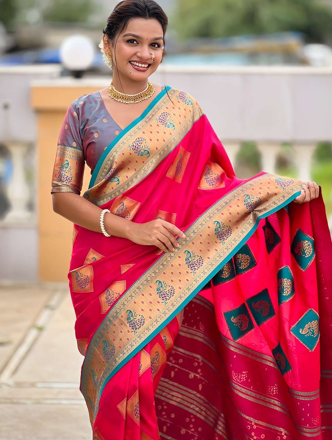 women self design banarasi saree with blouse - 22036578 - Standard Image - 4