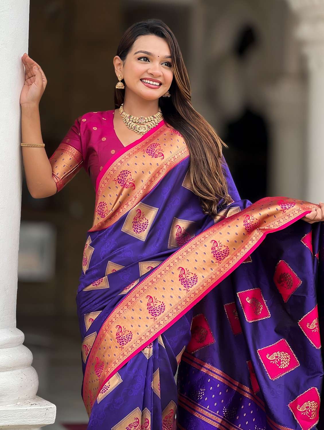 women self design banarasi saree with blouse - 22036579 - Standard Image - 4