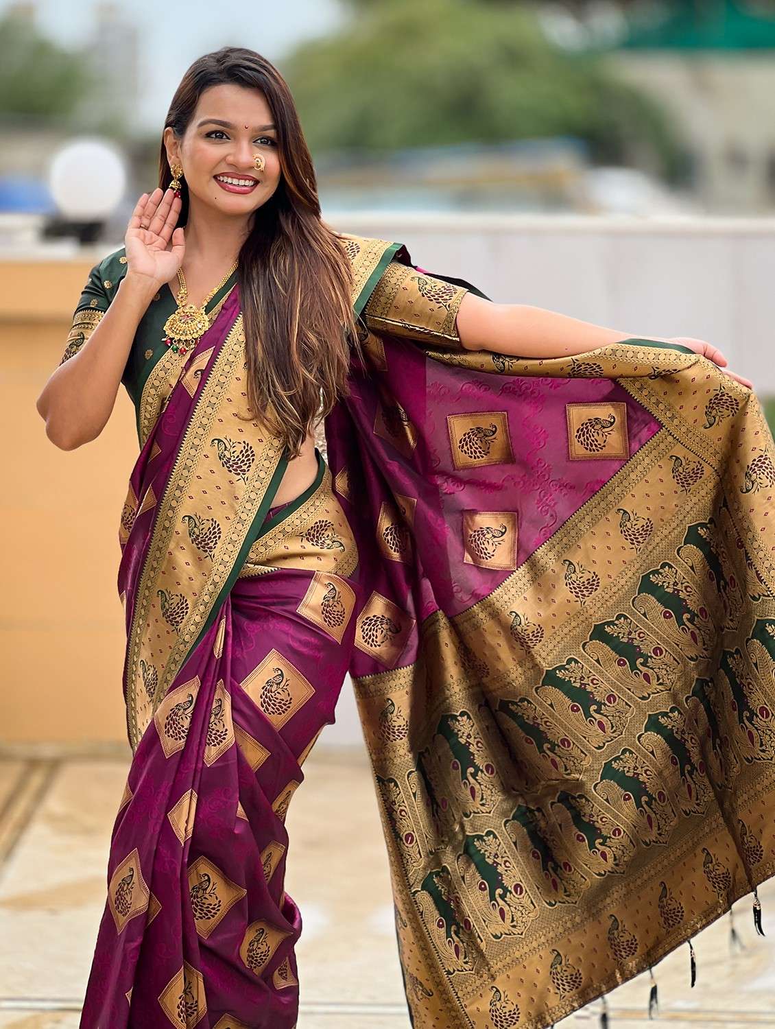 women self design banarasi saree with blouse - 22036580 -  Standard Image - 1