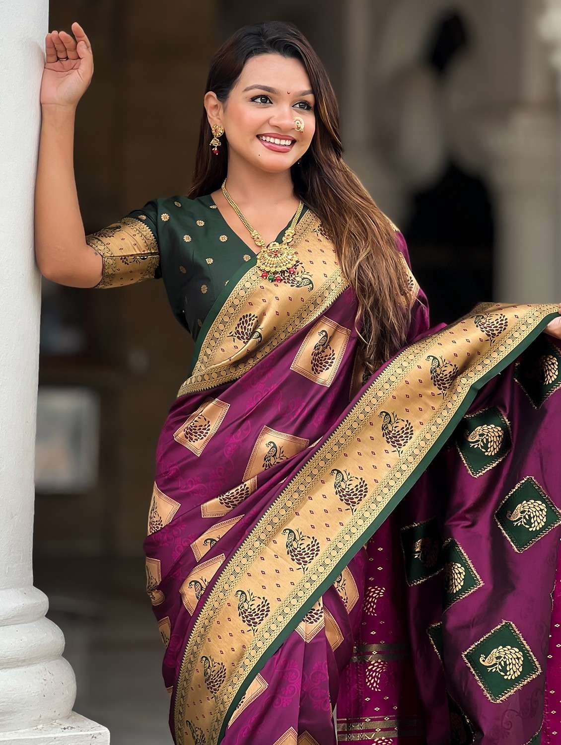 women self design banarasi saree with blouse - 22036580 - Standard Image - 4