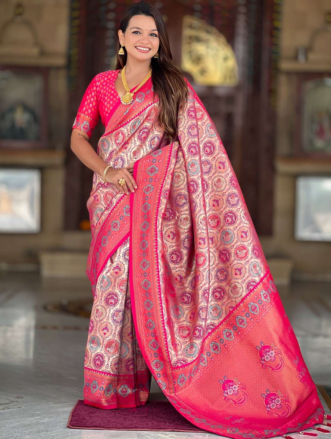 women self design banarasi saree with blouse