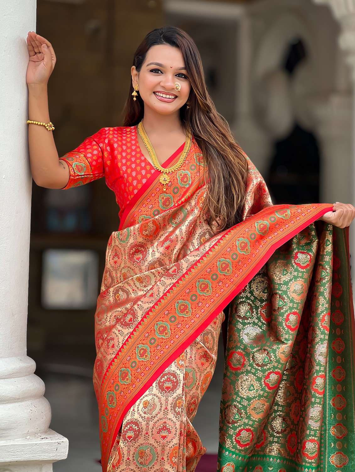 women self design banarasi saree with blouse - 22036583 - Standard Image - 4