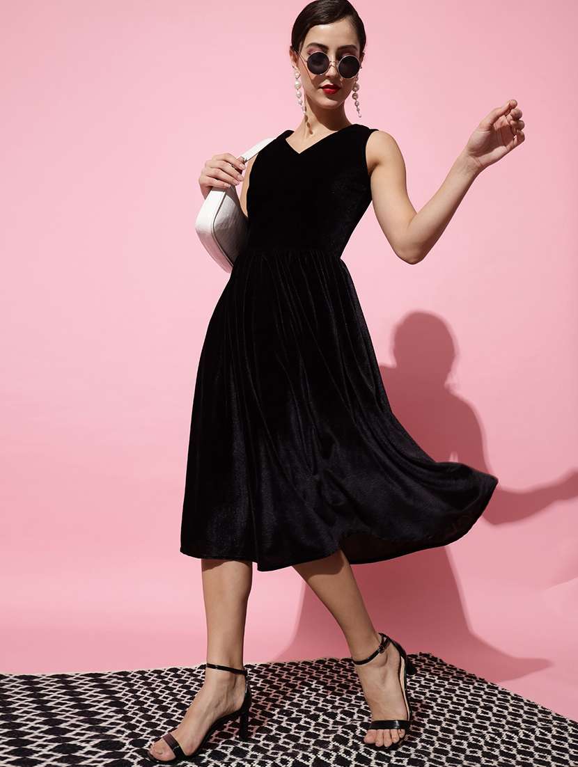 women solid sleeveless velvet fit & flare dress