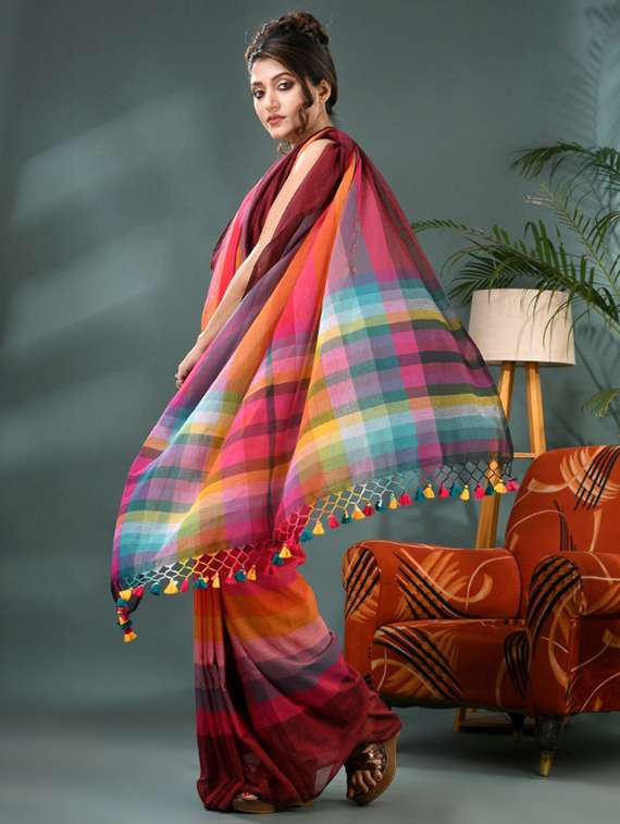 women striped handloom saree - 22036980 - Standard Image - 1