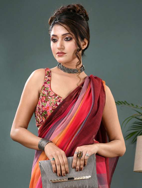 women striped handloom saree - 22036980 - Standard Image - 4