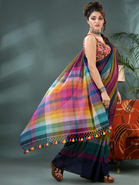 women striped handloom saree - 22036989 - Standard Image - 1