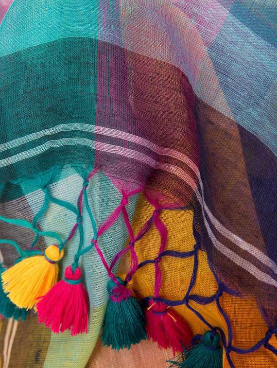 women striped handloom saree - 22036989 - Standard Image - 4