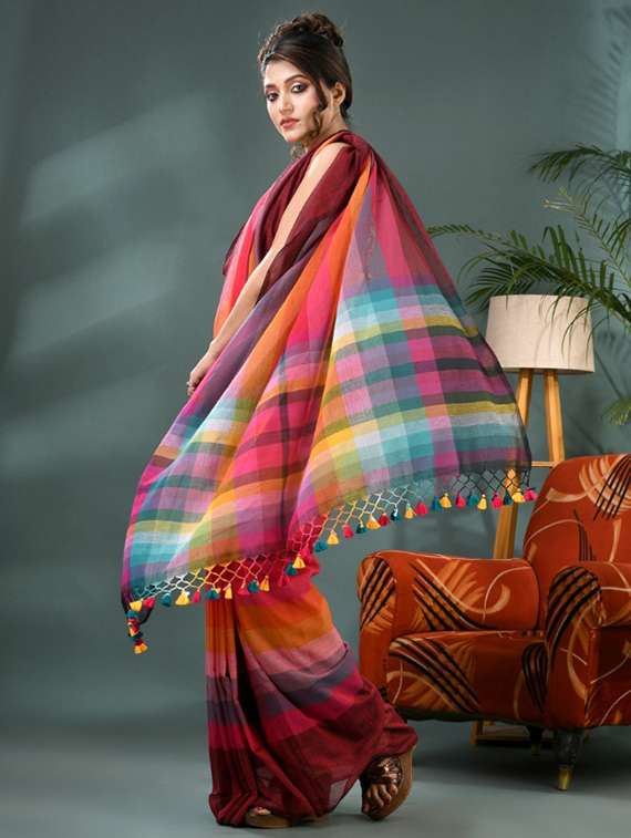 women striped handloom saree - 22036990 -  Standard Image - 1