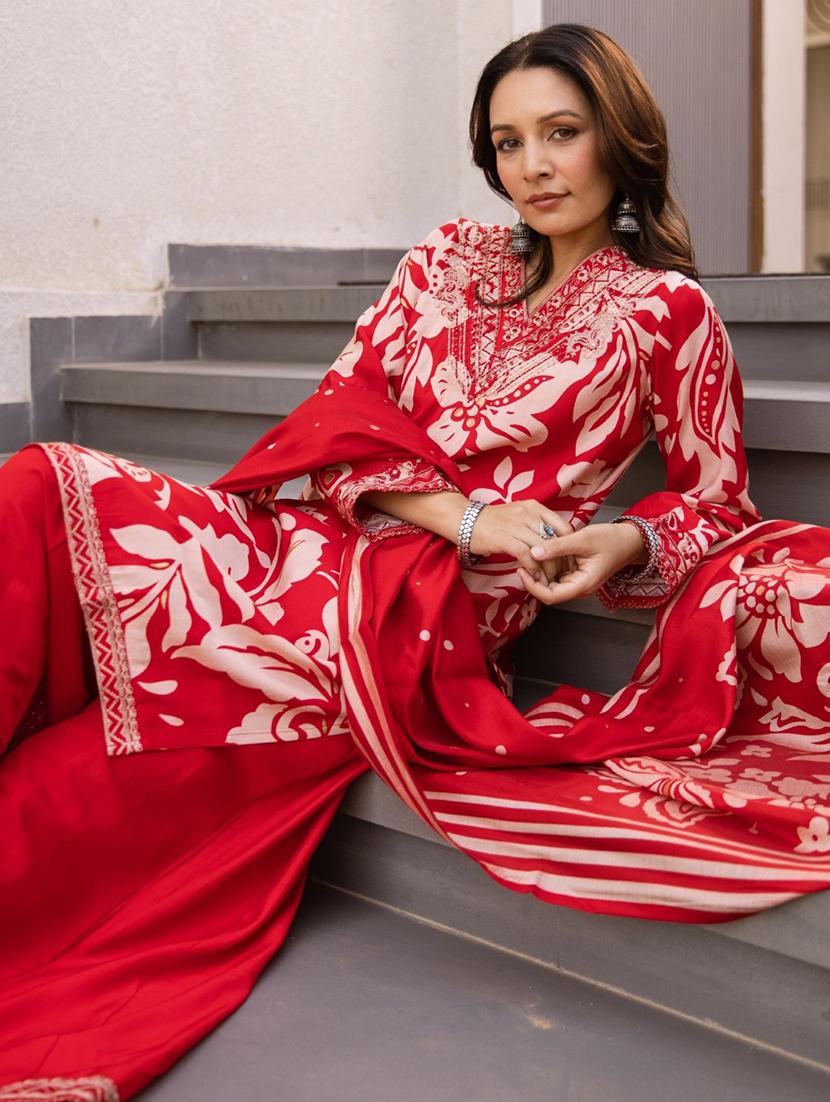 women printed kurta and sharara with dupatta - 22037008 - Standard Image - 4