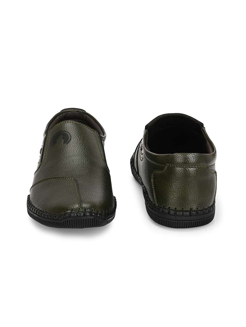 men green solid slip on formal shoes - 22037038 - Standard Image - 4