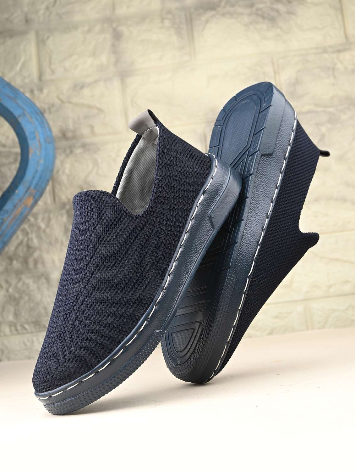 men solid blue slip on loafer