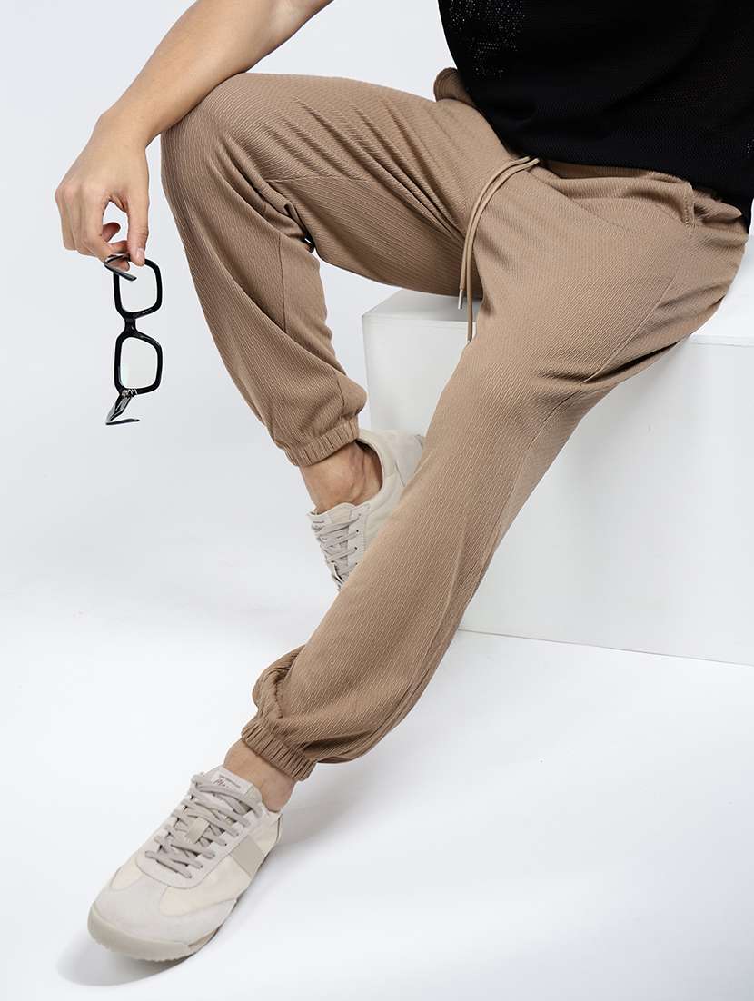 men solid mid rise relaxed fit jogger