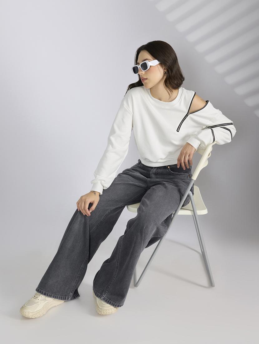 women white solid long sleeve pullover - 22038346 - Standard Image - 4