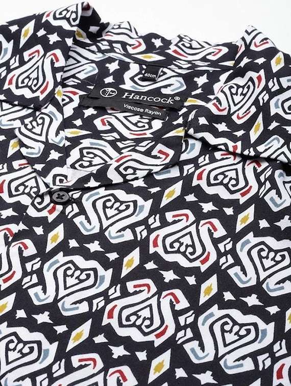 men printed cuban collared short sleeve shirt - 22038972 -  Standard Image - 4