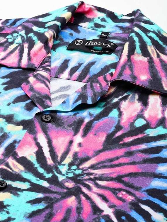 men printed cuban collared short sleeve shirt - 22038974 -  Standard Image - 4