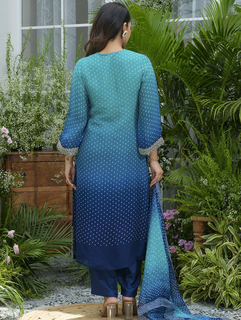 women printed kurta and pant with dupatta set - 22039762 - Standard Image - 4