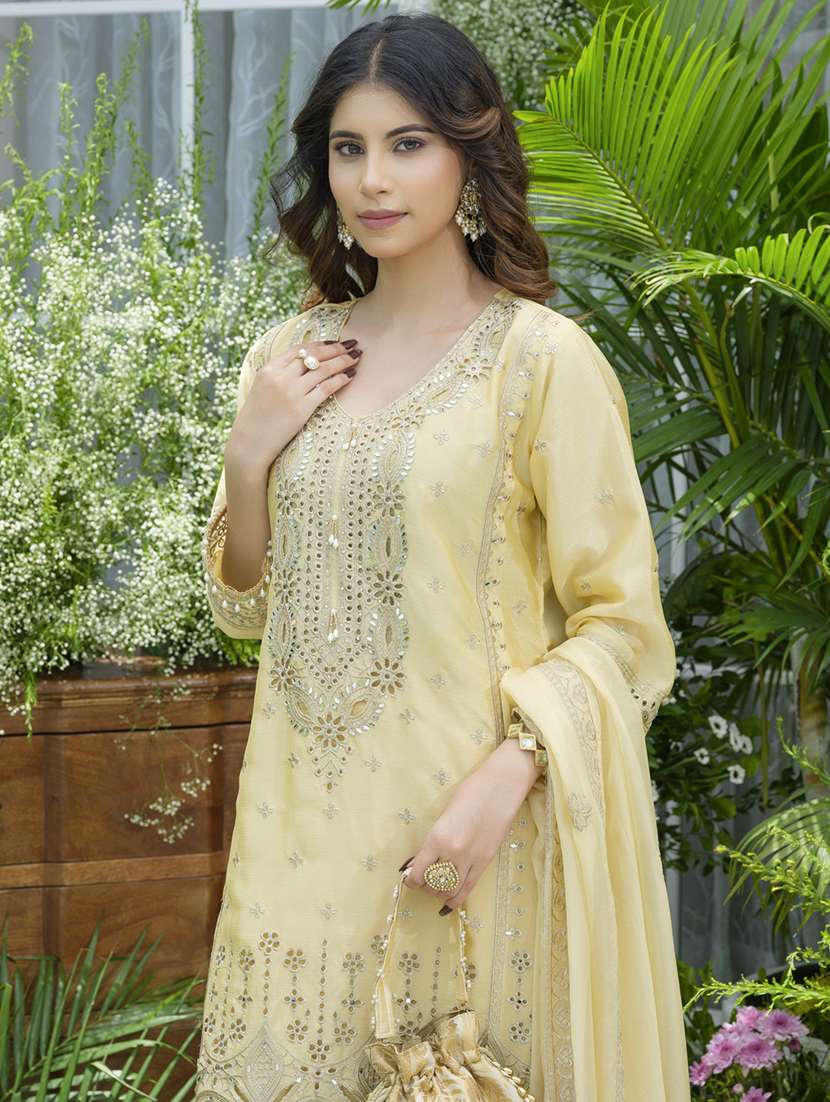 women embroidered kurta and palazzo with dupatta set - 22039763 - Standard Image - 4