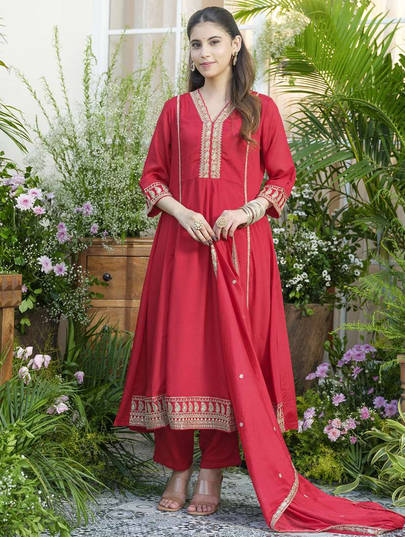 women embroidered kurta and pant with dupatta set