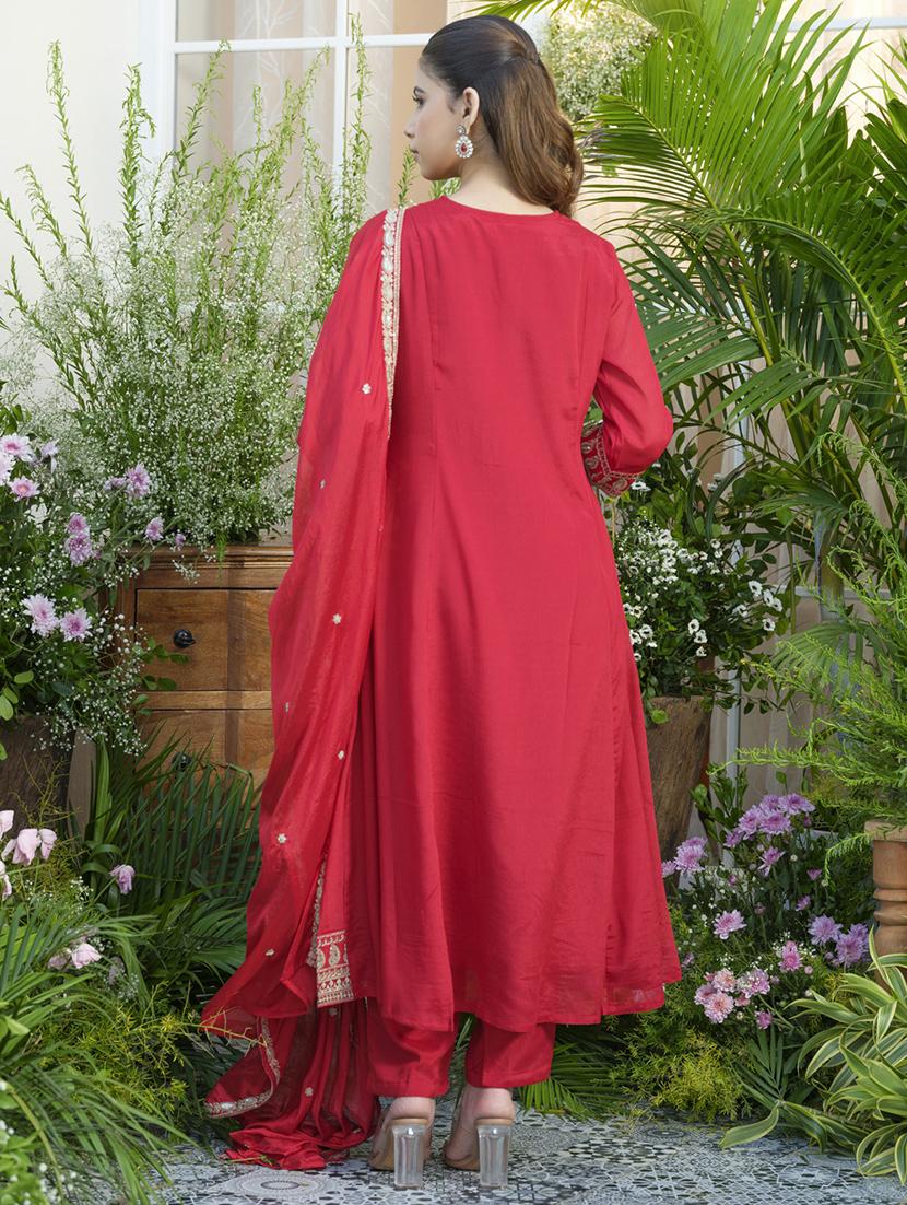 women embroidered kurta and pant with dupatta set - 22039767 - Standard Image - 4