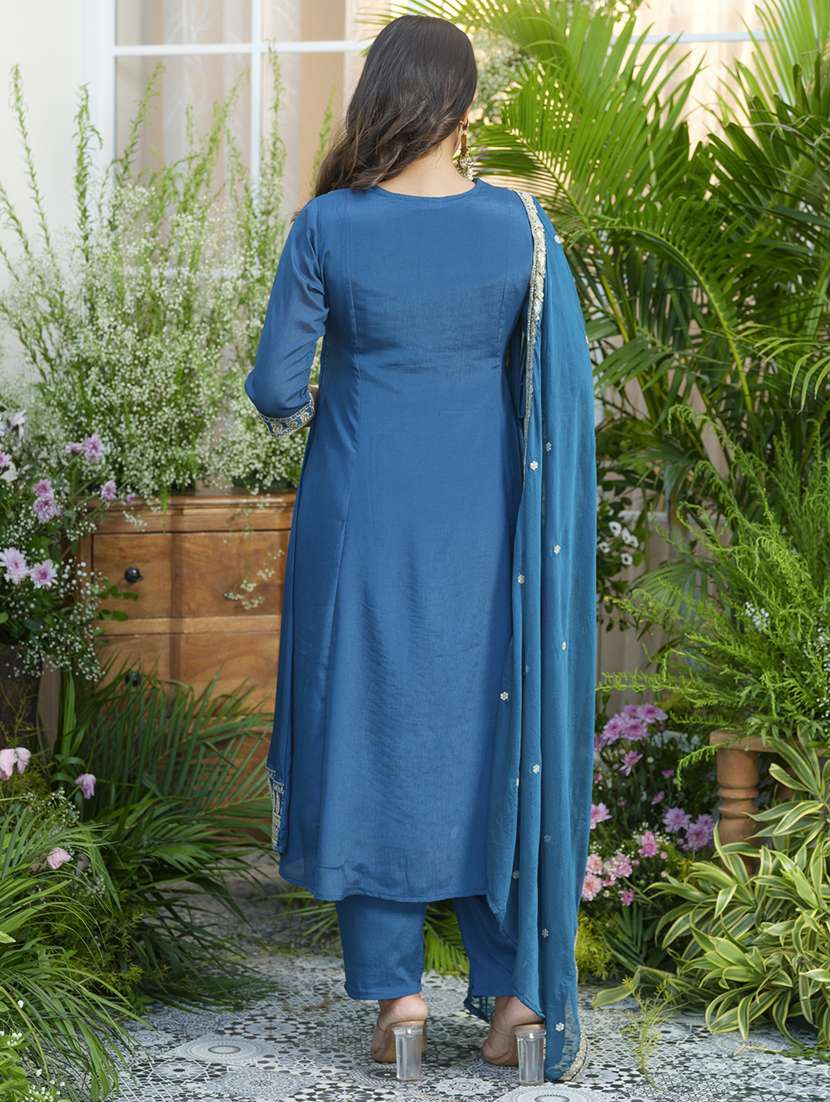 women embroidered kurta and pant with dupatta set - 22039768 - Standard Image - 4