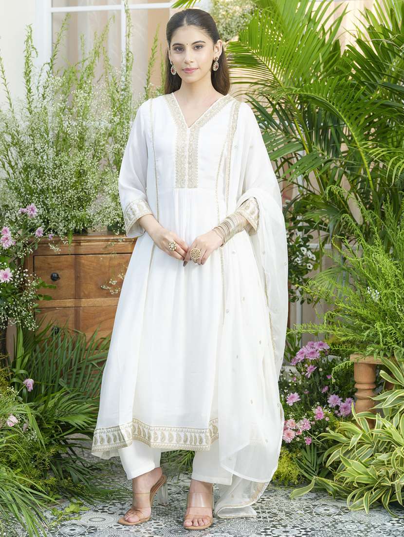 women embroidered kurta and pant with dupatta set - 22039771 - Standard Image - 4