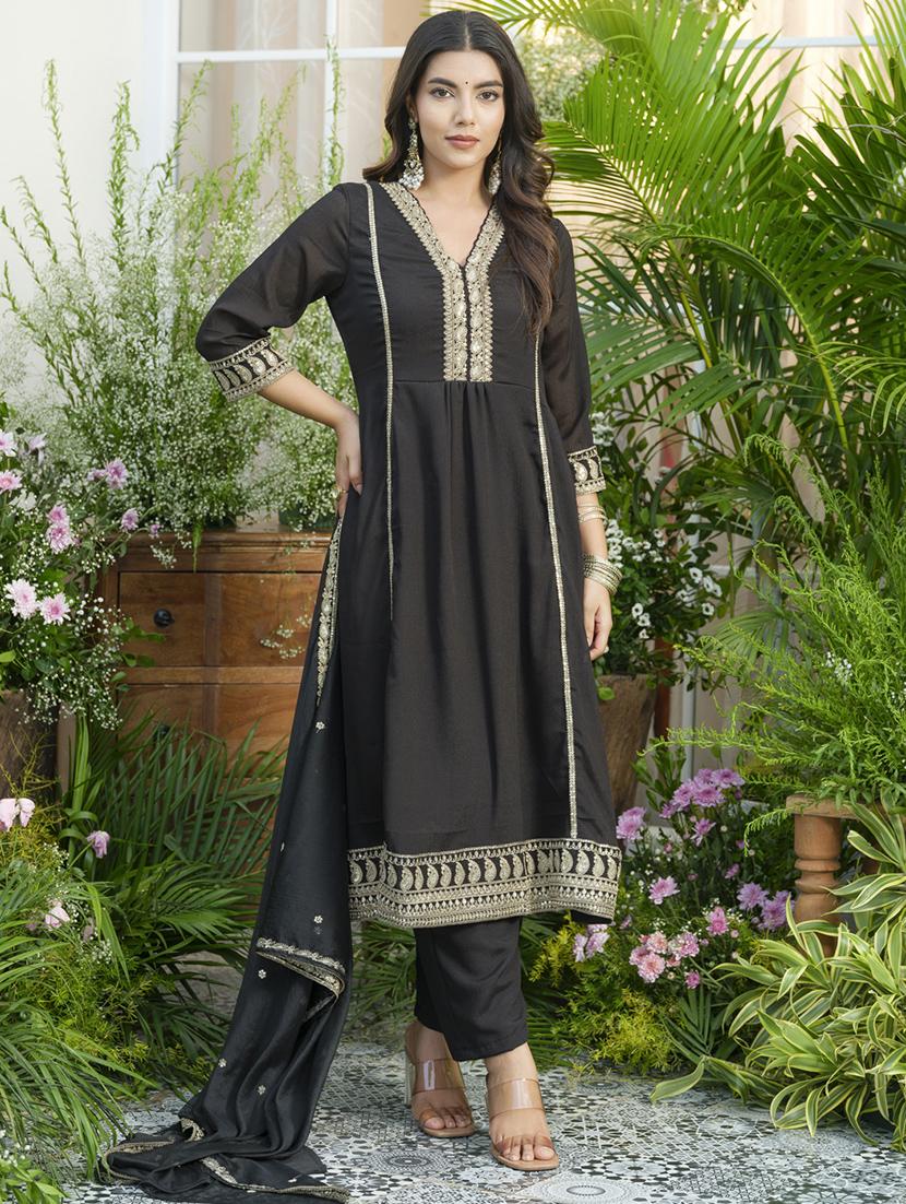 women embroidered kurta and pant with dupatta set - 22039772 - Standard Image - 4