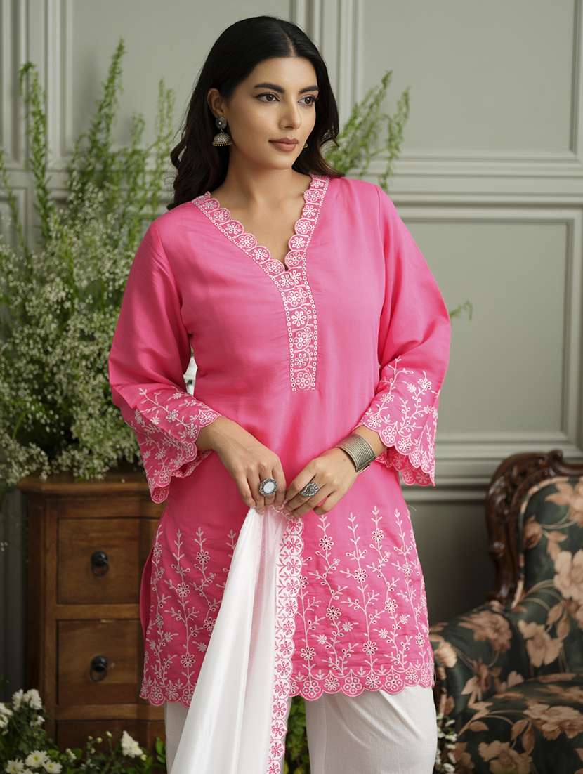 women embroidered kurta and pant with dupatta set - 22039774 - Standard Image - 4