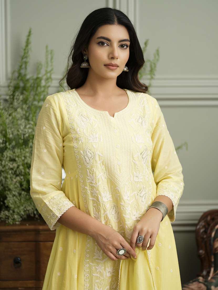 women embroidered kurta and pant with dupatta set - 22039775 - Standard Image - 4