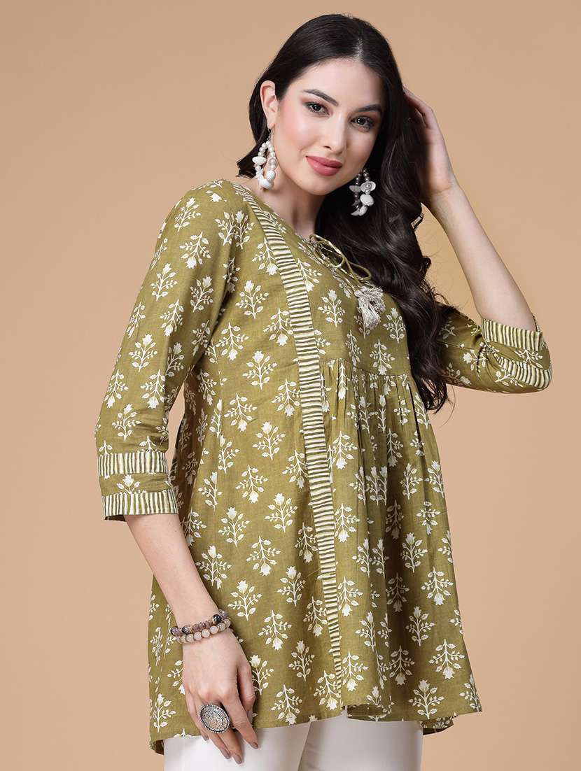 women printed three quarter sleeve flared kurti - 22039814 - Standard Image - 4