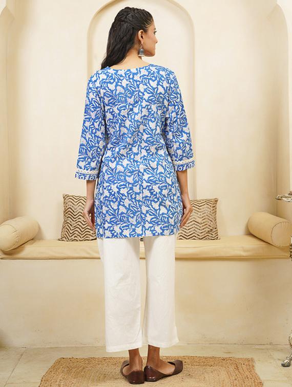 women printed three quarter sleeve straight kurti - 22040896 - Standard Image - 4