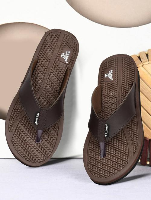 men brown solid slipper - 22040988 - Standard Image - 0